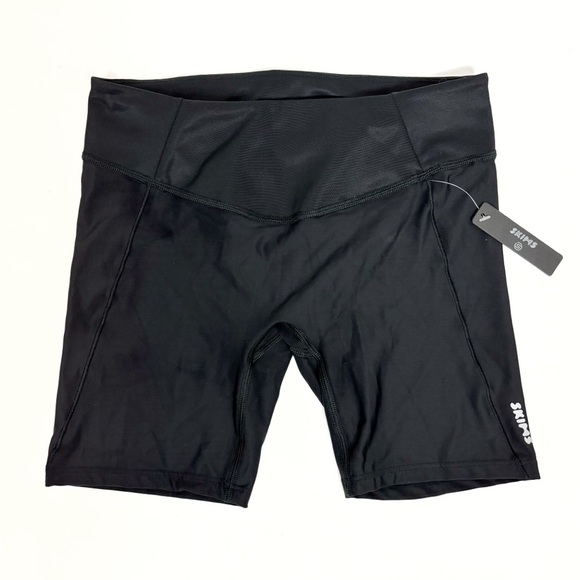 SKIMS Performance High Waisted Bike Shorts in Onyx Size S - Picture 3 of 11